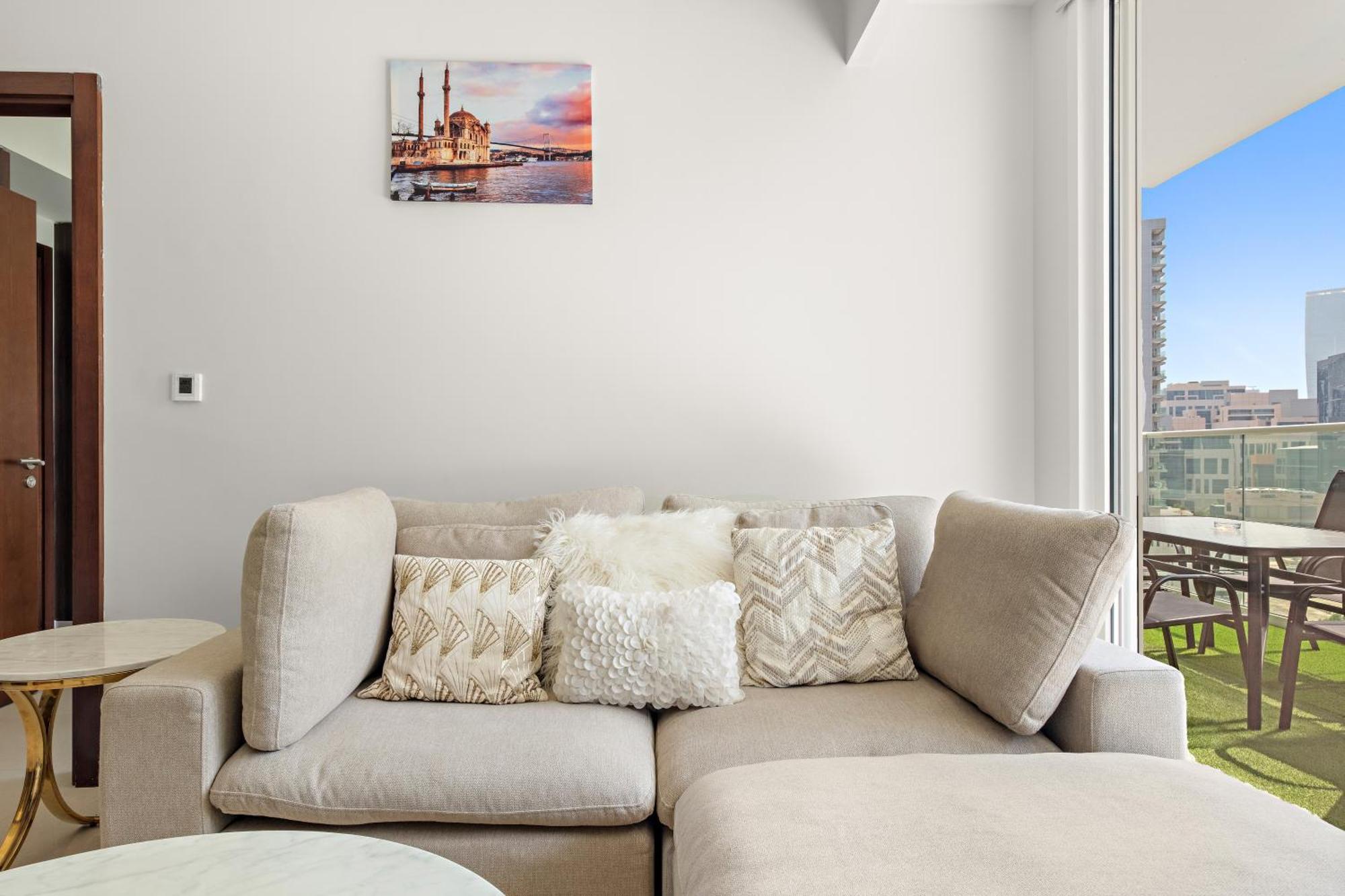Beautiful 2br With Gym And Pool